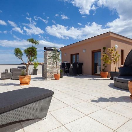 Luxury Apartment With Private Rooftop Terrace Pula Zewnętrze zdjęcie